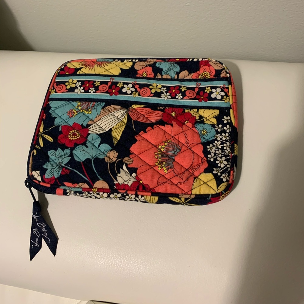 🌺3/$20 Verá Bradley tablet pouche